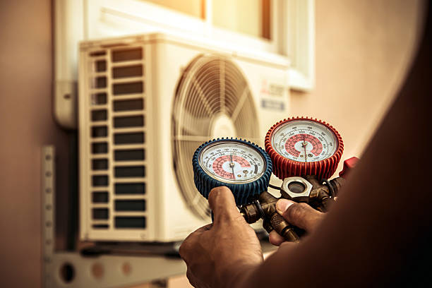 Professional Ac Installation technician working in New River, AZ
